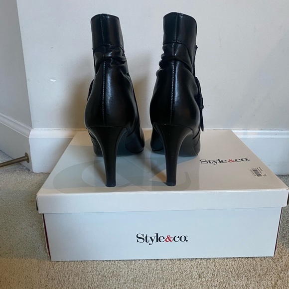 Women’s Style & Co black heeled booties, size 8 - Picture 3 of 7